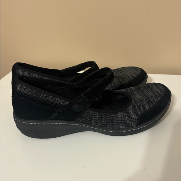 Aetrex Black and Gray Mary Jane Flats - Picture 1 of 6